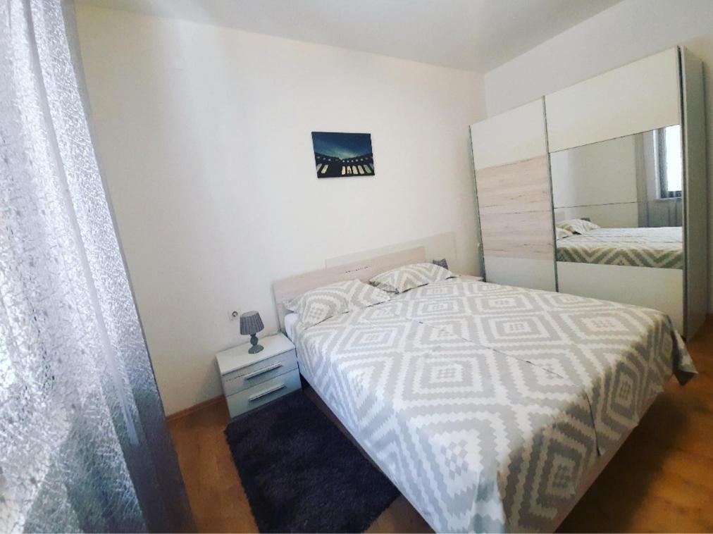 Apartment Nena Near The City Center With Free Parking Pula Exterior foto