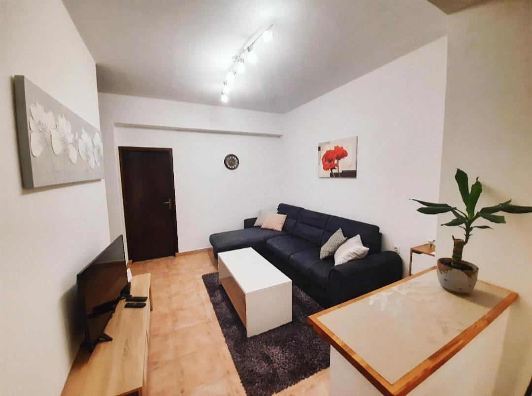 Apartment Nena Near The City Center With Free Parking Pula Exterior foto